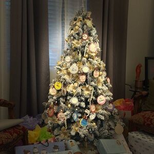 Festive White and Gold Holiday Tree